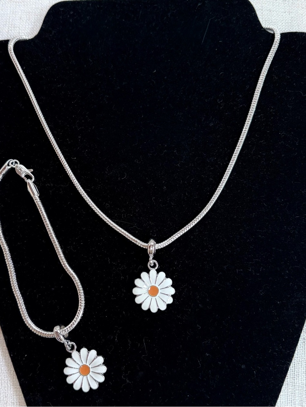 925 sterling silver Daisy
Necklace & Bracelet
Set.Snake chain.21"/55cm,7.5"/19cm